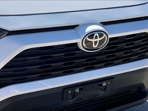 Used 2022 Toyota RAV4 XLE Premium image 35