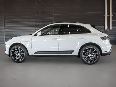 Certified 2026 Porsche Macan AWD/4WD image 2