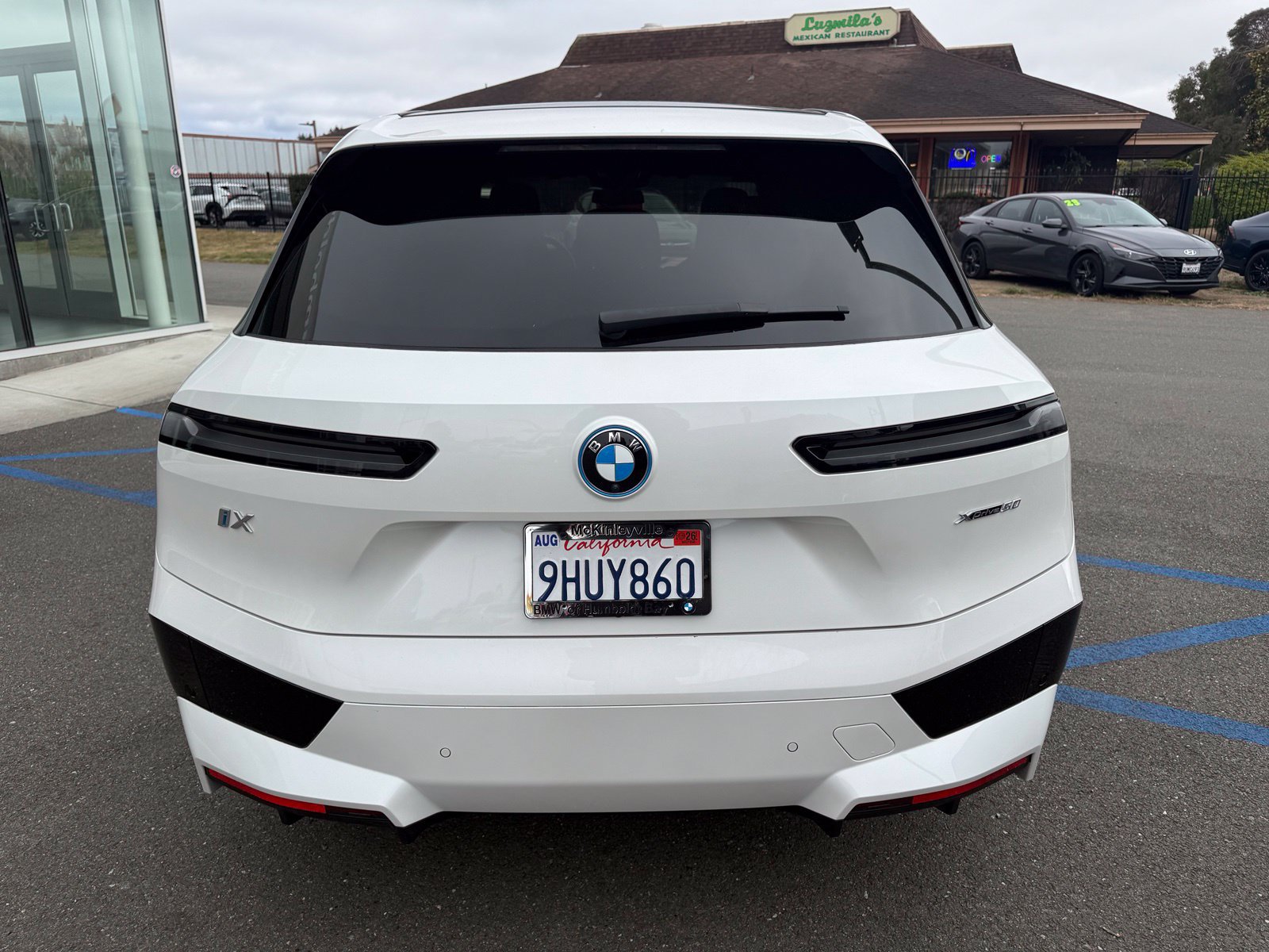 Used 2023 BMW iX xDrive50 w/ Premium Package AWD/4WD image 7