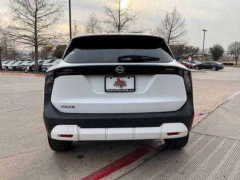 Used 2025 Nissan Kicks SV image 7