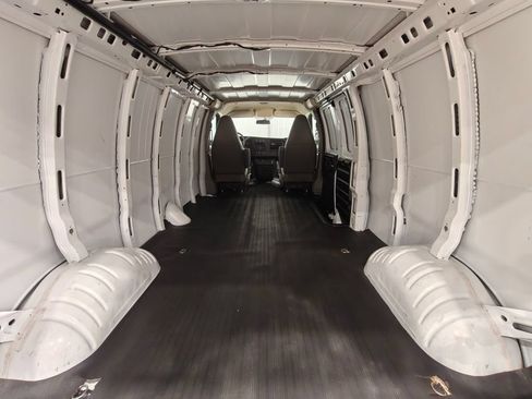 Used 2024 GMC Savana 3500 Extended RWD image 26