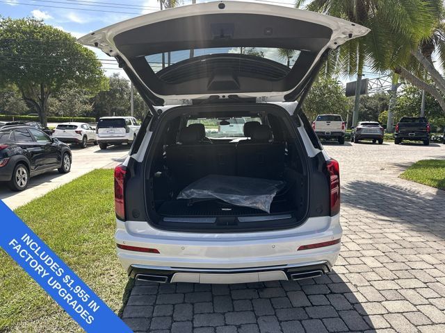 Used 2024 Cadillac XT6 Luxury w/ LPO, Floor Liner Package FWD image 28