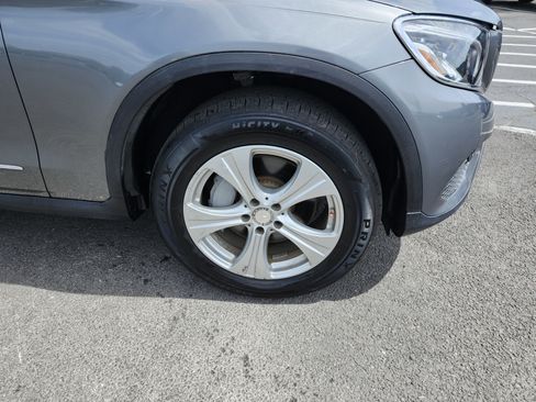 Used 2018 Mercedes-Benz GLC 300 4MATIC w/ Multimedia Package image 12