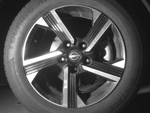 Used 2025 Nissan Sentra SV FWD image 13