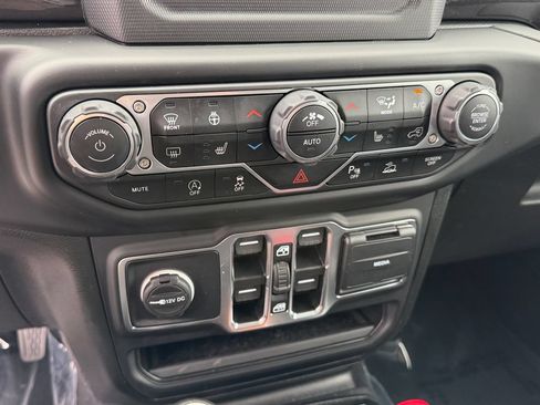 Used 2021 Jeep Wrangler Unlimited Sahara AWD/4WD image 23