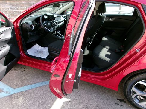 Used 2021 Kia Forte LXS FWD image 13