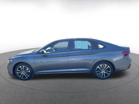 Used 2025 Volkswagen Jetta Sport image 9