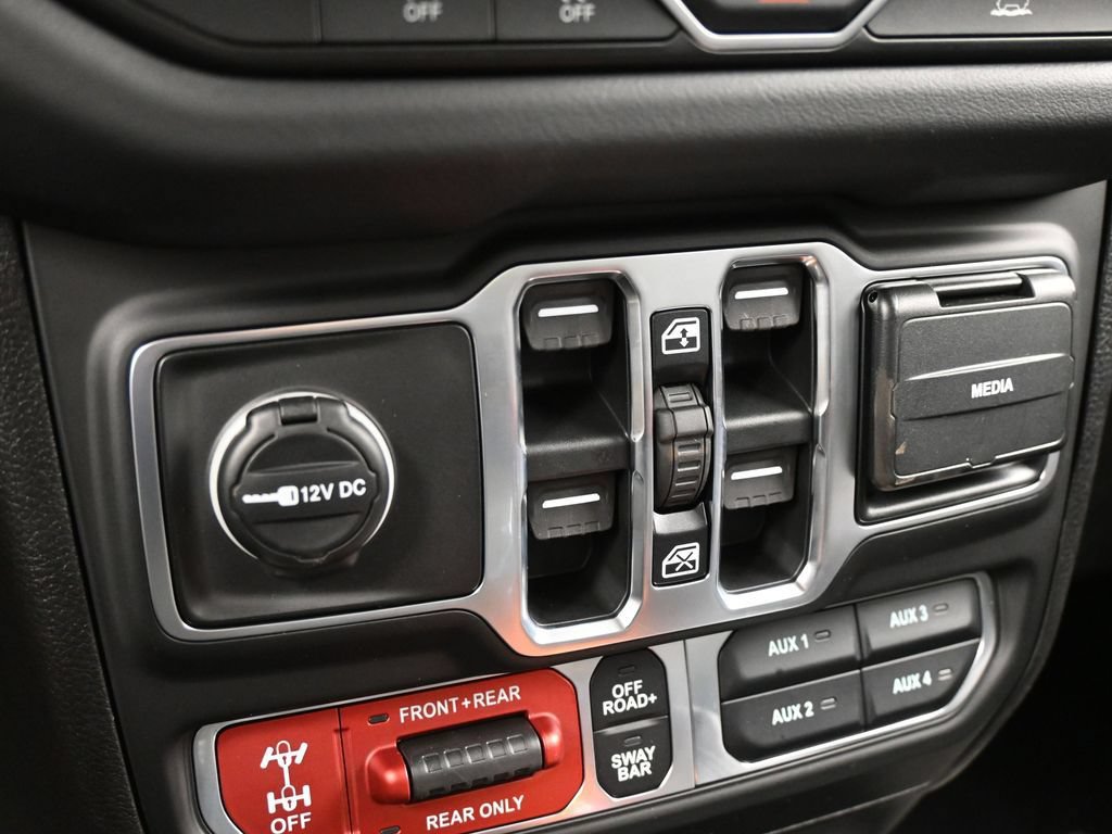 New 2026 Jeep Gladiator Rubicon w/ Steel Power Dome Hood Package AWD/4WD image 21