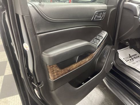 Used 2019 Chevrolet Suburban LT w/ Luxury Package image 10