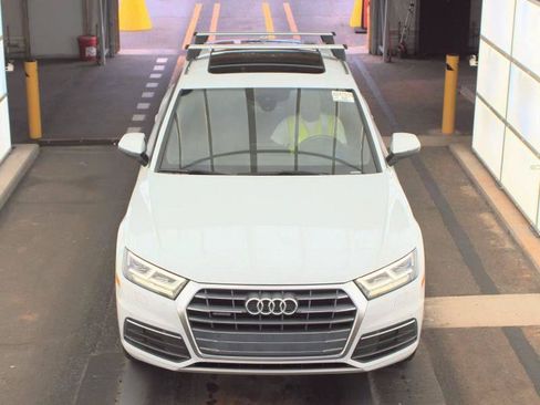 Used 2020 Audi Q5 2.0T Premium Plus w/ Premium Plus Package AWD/4WD image 2