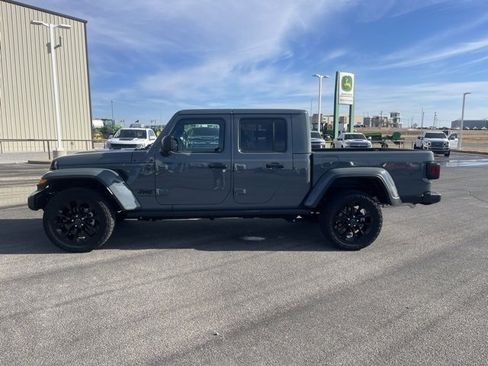 Used 2025 Jeep Gladiator Nighthawk image 8