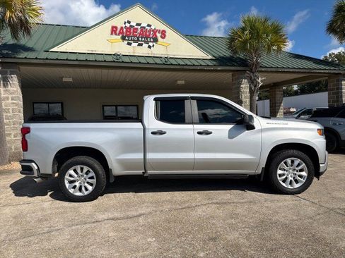 Used 2020 Chevrolet Silverado 1500 Custom w/ Custom Value Package RWD image 2