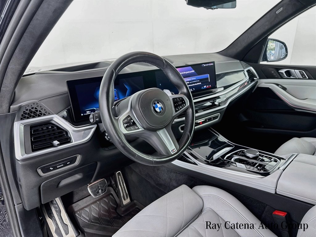 Used 2024 BMW X7 xDrive40i w/ M Sport Package AWD/4WD image 9