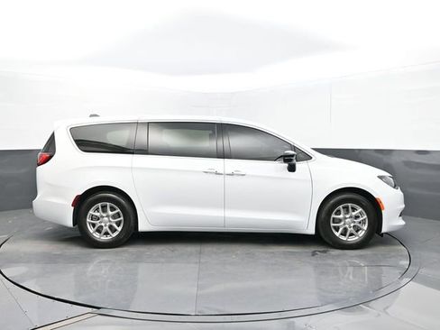New 2025 Chrysler Voyager LX image 6