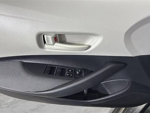 Used 2022 Toyota Corolla LE image 24
