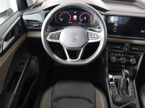 Used 2022 Volkswagen Taos SEL w/ Panoramic Sunroof Package image 10