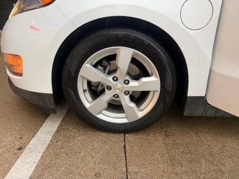 Used 2015 Chevrolet Volt FWD image 40