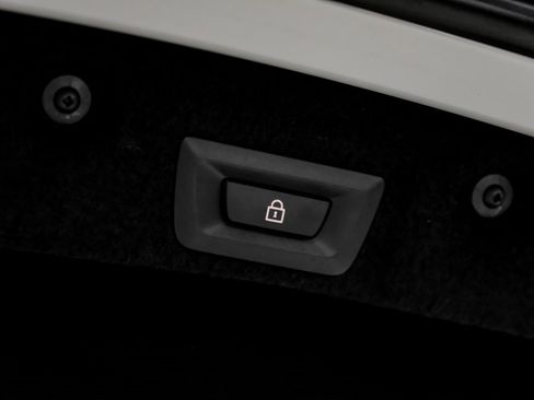 Used 2017 BMW M6 Coupe image 46