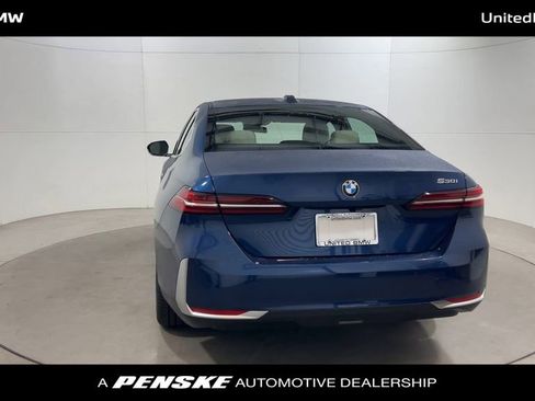 Used 2025 BMW 530i w/ Premium Package image 7