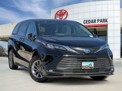 Used 2025 Toyota Sienna XLE