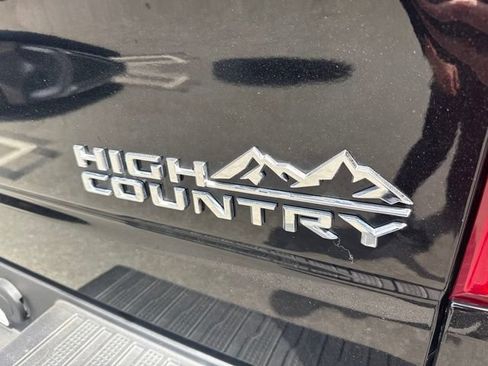 Used 2022 Chevrolet Silverado 1500 High Country w/ Technology Package AWD/4WD image 8