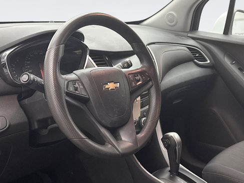 Used 2017 Chevrolet Trax LT w/ Driver Confidence Package image 7