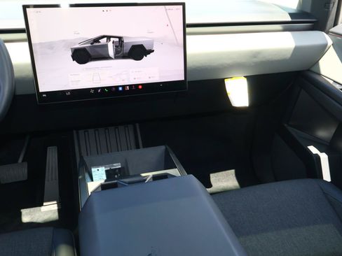 Used 2025 Tesla Cybertruck 2WD Crew Cab image 11