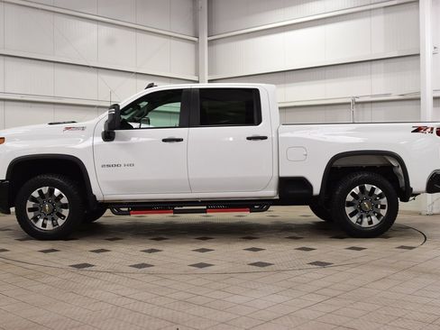 Used 2024 Chevrolet Silverado 2500 Custom w/ Custom Value Package image 4