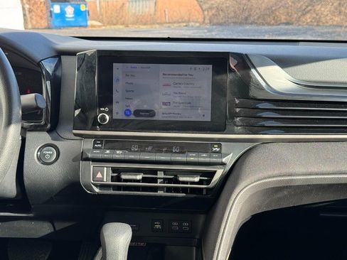 Certified 2025 Toyota Camry Hybrid image 13