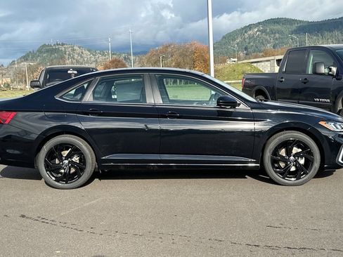 New 2026 Volkswagen Jetta SE image 2