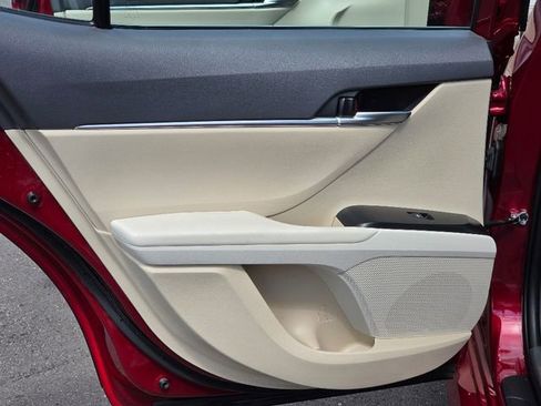 Used 2019 Toyota Camry LE image 23