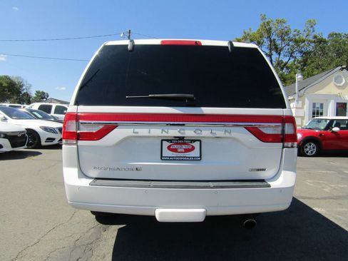 Used 2016 Lincoln Navigator L Select image 6