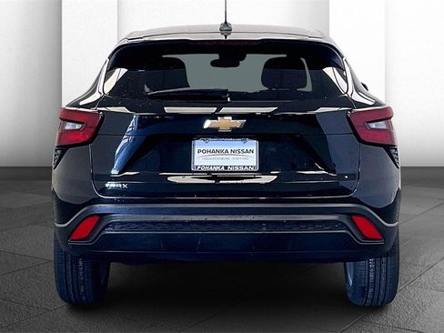 Used 2024 Chevrolet Trax LS w/ LS Convenience Package image 3