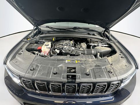 Used 2023 Jeep Grand Cherokee L Limited AWD/4WD image 34