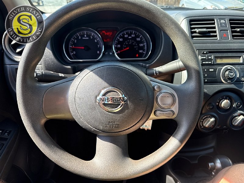 Used 2013 Nissan Versa SV FWD image 18