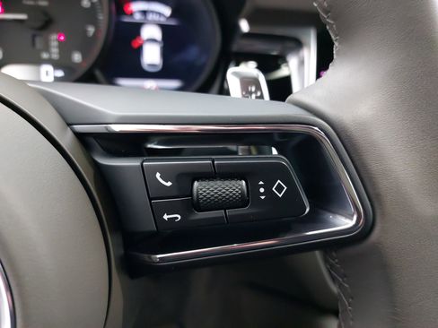 Used 2025 Porsche Macan image 20