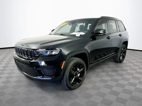 Certified 2023 Jeep Grand Cherokee Altitude AWD/4WD image 6