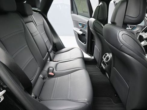 Used 2024 Mercedes-Benz GLC 300 4MATIC image 29