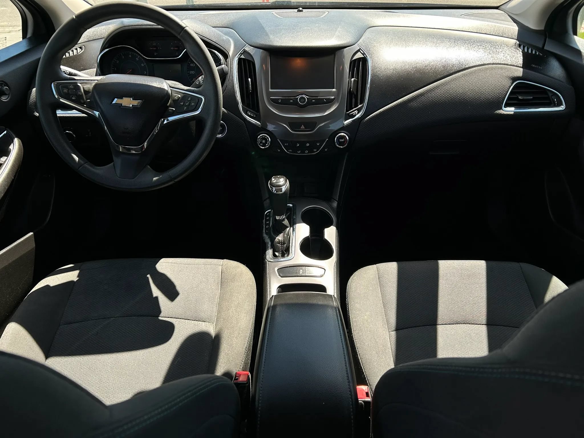 Used 2018 Chevrolet Cruze LT w/ Convenience Package FWD image 24