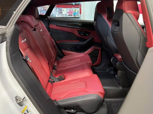 Used 2024 Lamborghini Urus S AWD/4WD image 25