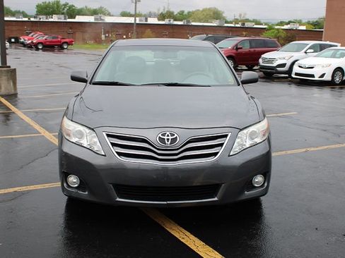 Used 2010 Toyota Camry XLE FWD image 3