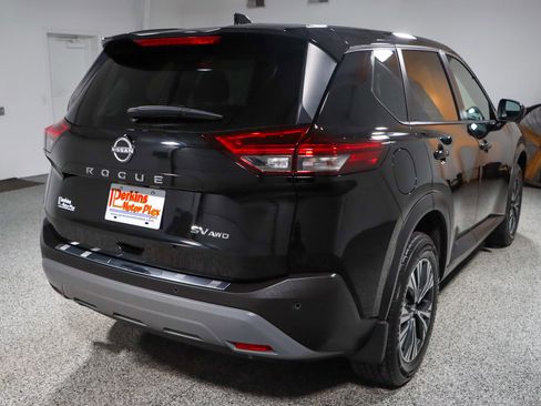Used 2023 Nissan Rogue SV image 7