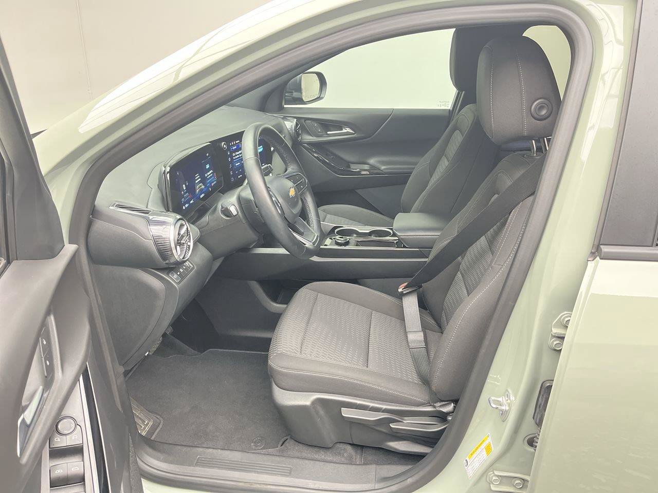 Certified 2026 Chevrolet Equinox LT AWD/4WD image 3