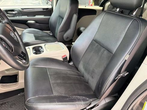 Used 2015 Dodge Grand Caravan SXT FWD image 27