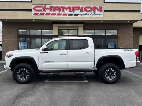Used 2016 Toyota Tacoma TRD Off-Road w/ Towing Package image 2