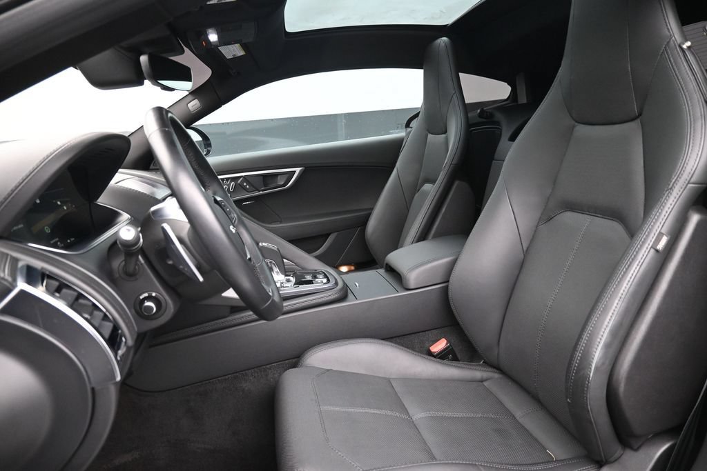 Used 2024 Jaguar F-TYPE R-Dynamic RWD image 10
