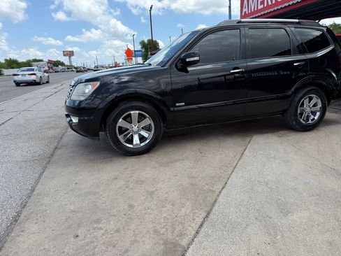 Used 2009 Kia Borrego Limited image 10