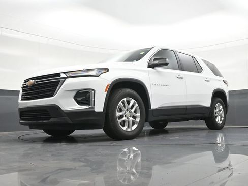 Used 2022 Chevrolet Traverse LS FWD image 23