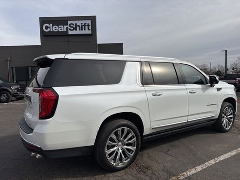Used 2022 GMC Yukon XL Denali w/ Denali Premium Package image 6