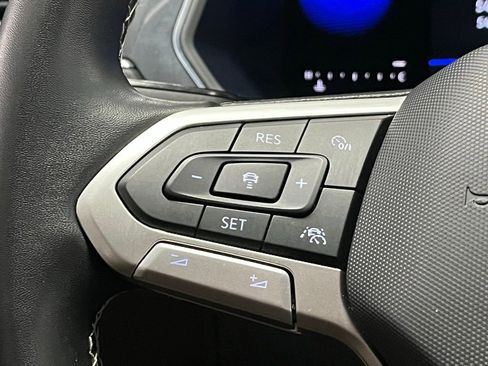 Used 2022 Volkswagen Tiguan SE image 21